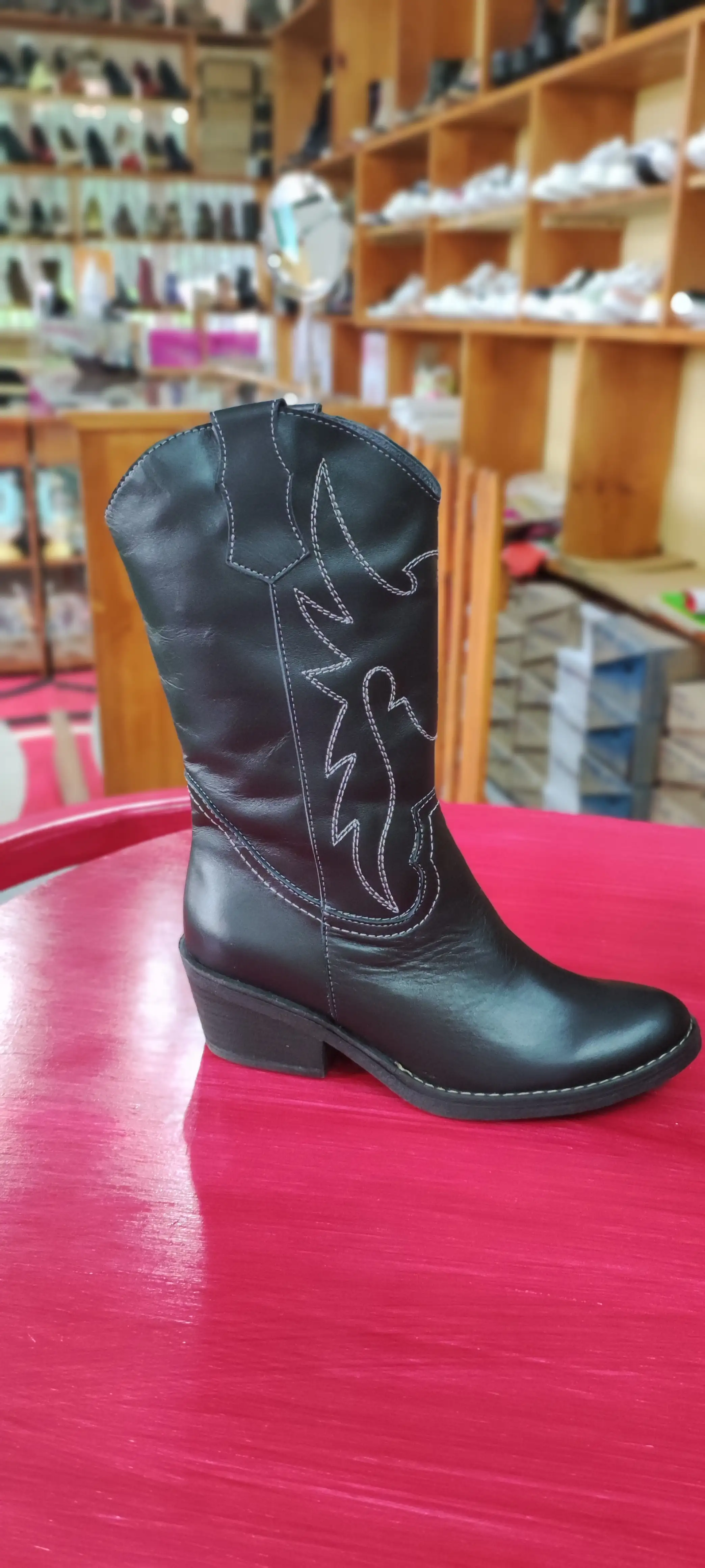 Bota media negra