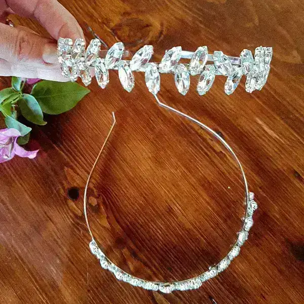 Tiara con piedras  M91