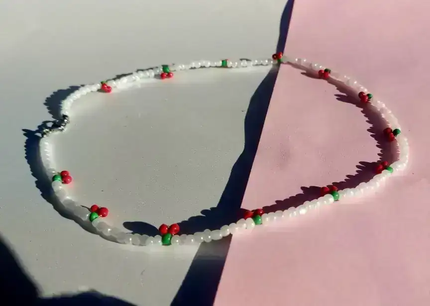 Collar de cerezas /chaquira