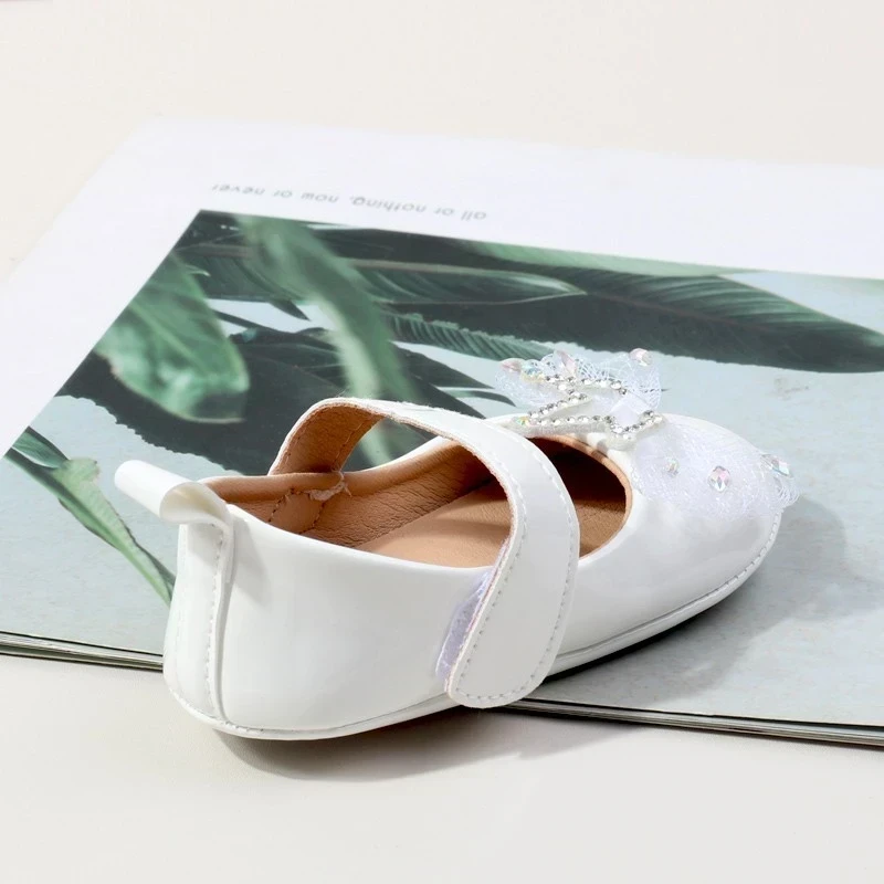 ZAPATITOS BLANCOS CORONA  4