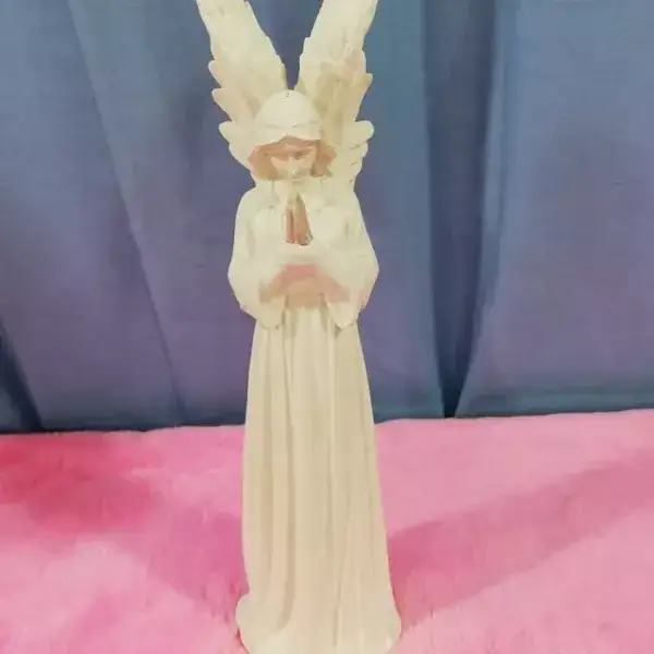 Angel rezando