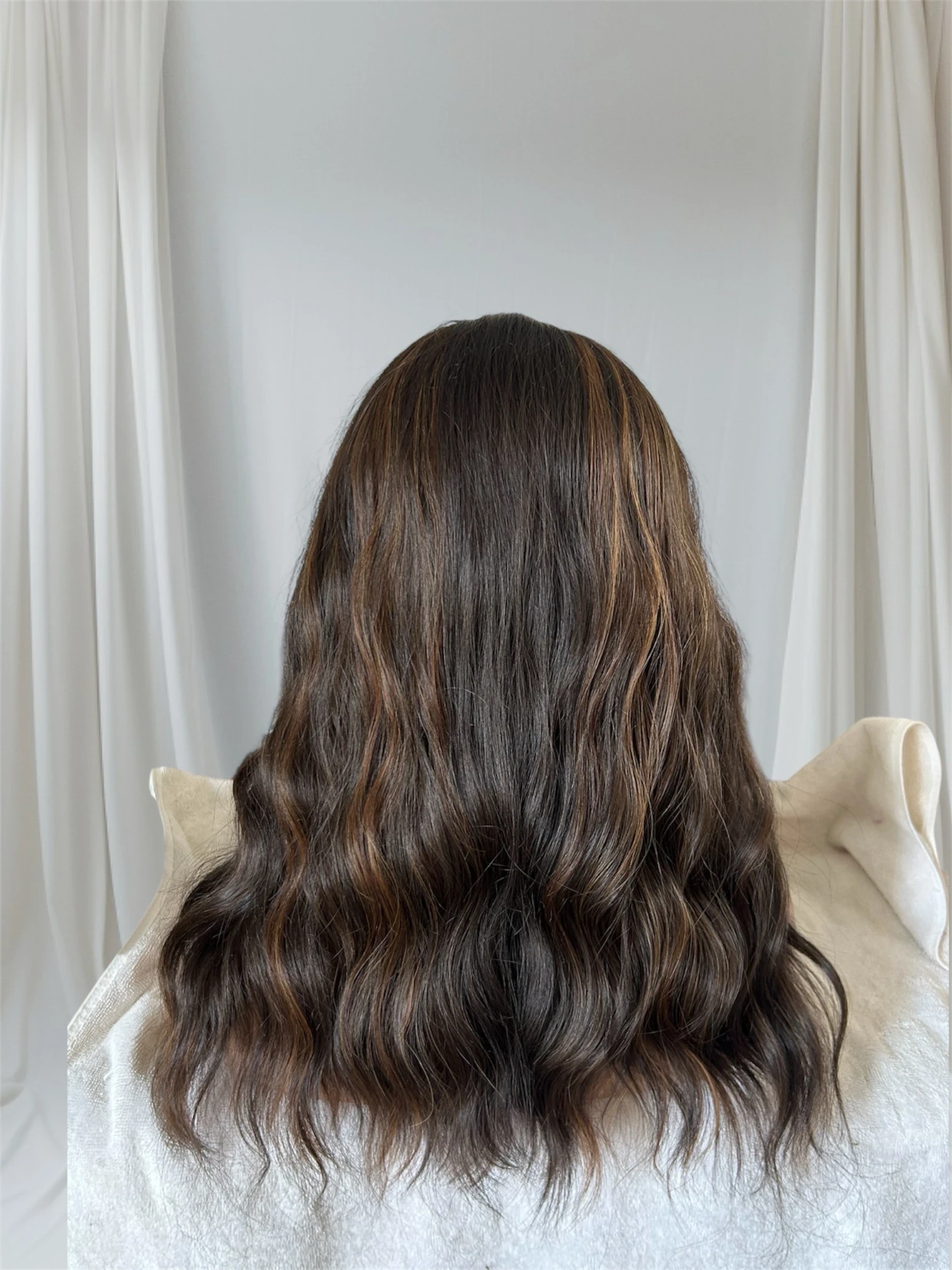 Peluca semi de 16 pulgadas con highlight miel frontal 13x1 3