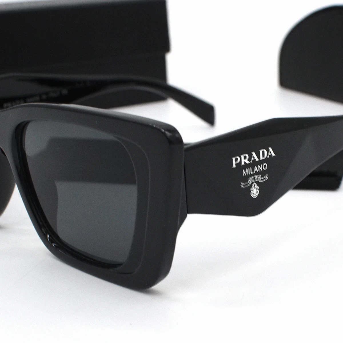 Lentes de Sol Prada SPR08Y 8