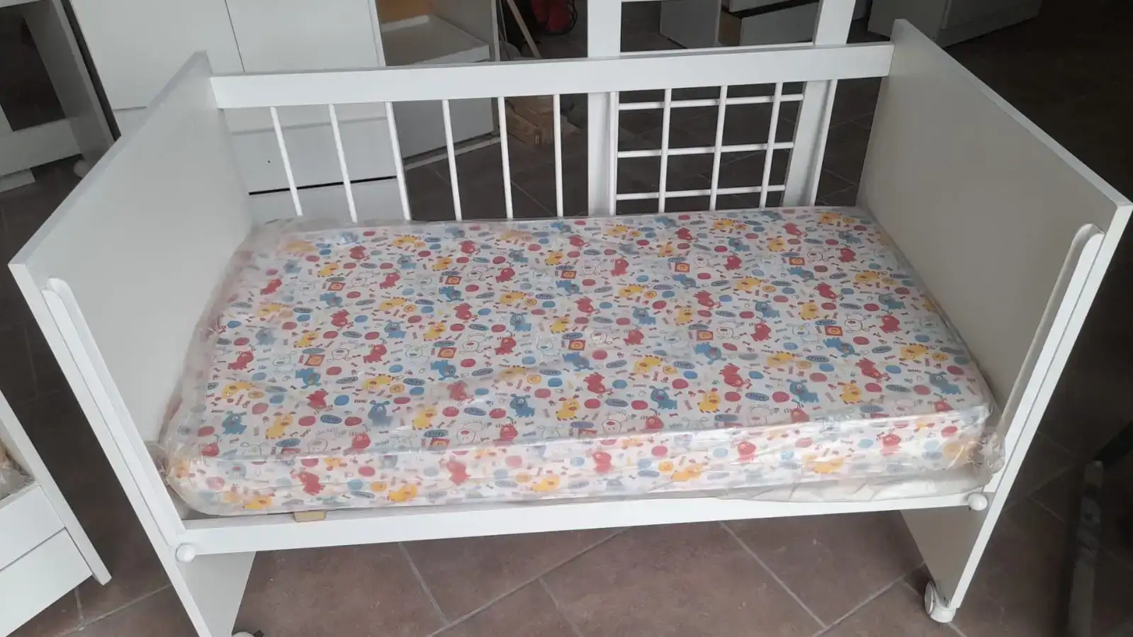 Tenemos este modelo que es colecho y otro con cajon Son de 120*060 Cuna sola 100 con colchón 130