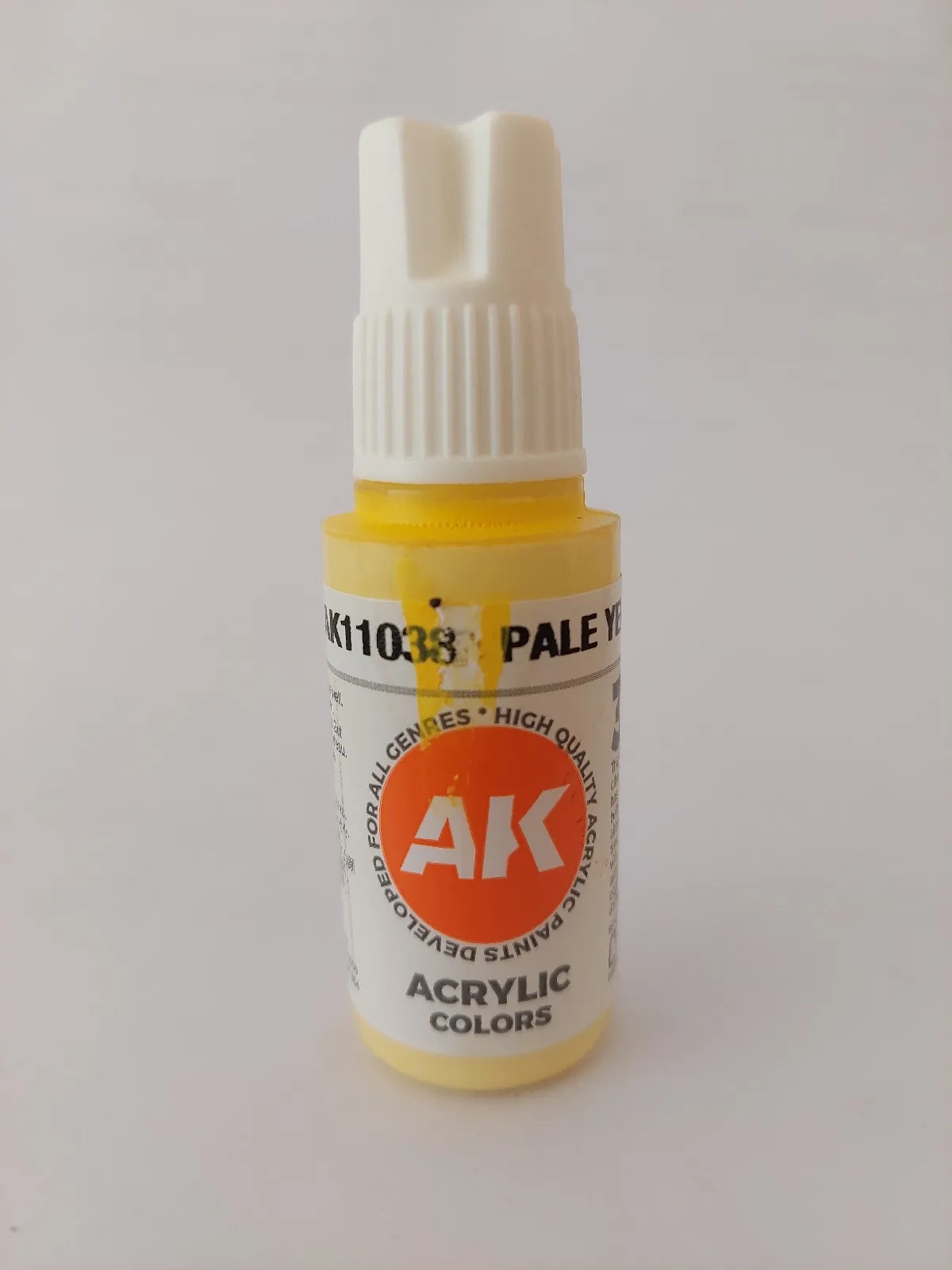 *MANCHADO* PALE YELLOW – STANDARD 3