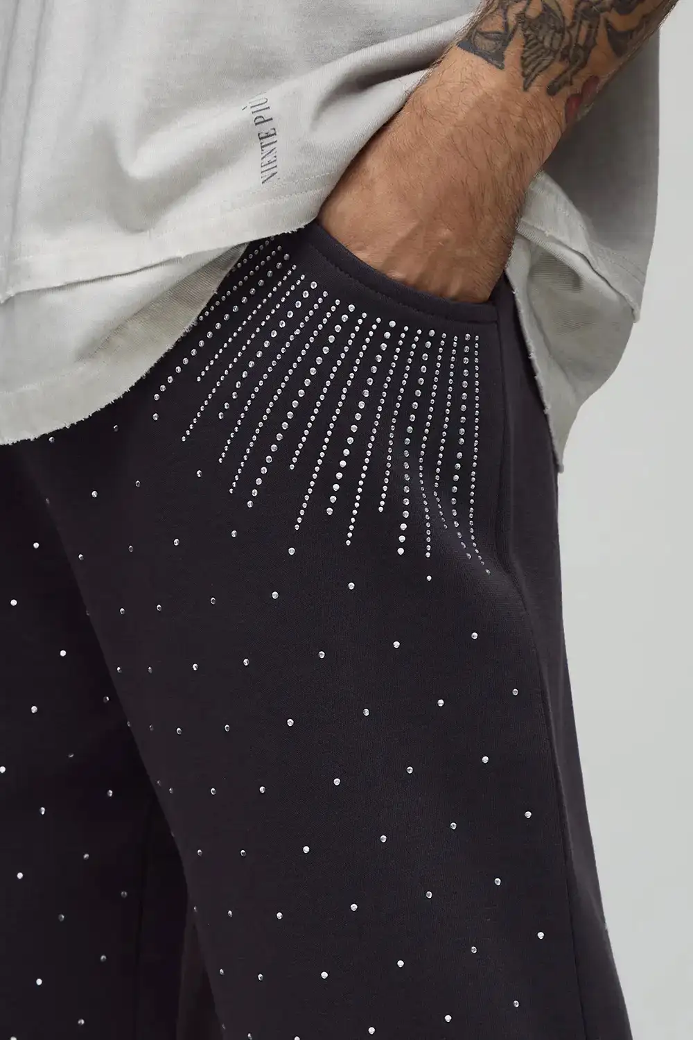 Straight Fit Rhinestone Jogger- Size S y M 2