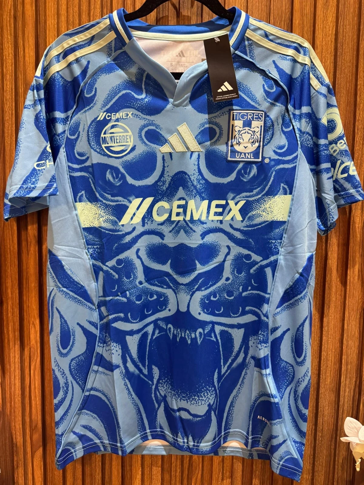 Jersey Tigres Visita