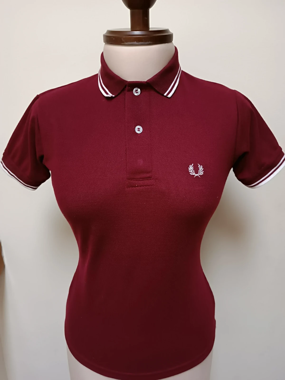 Camisa polo vinotinto con blanco t 2