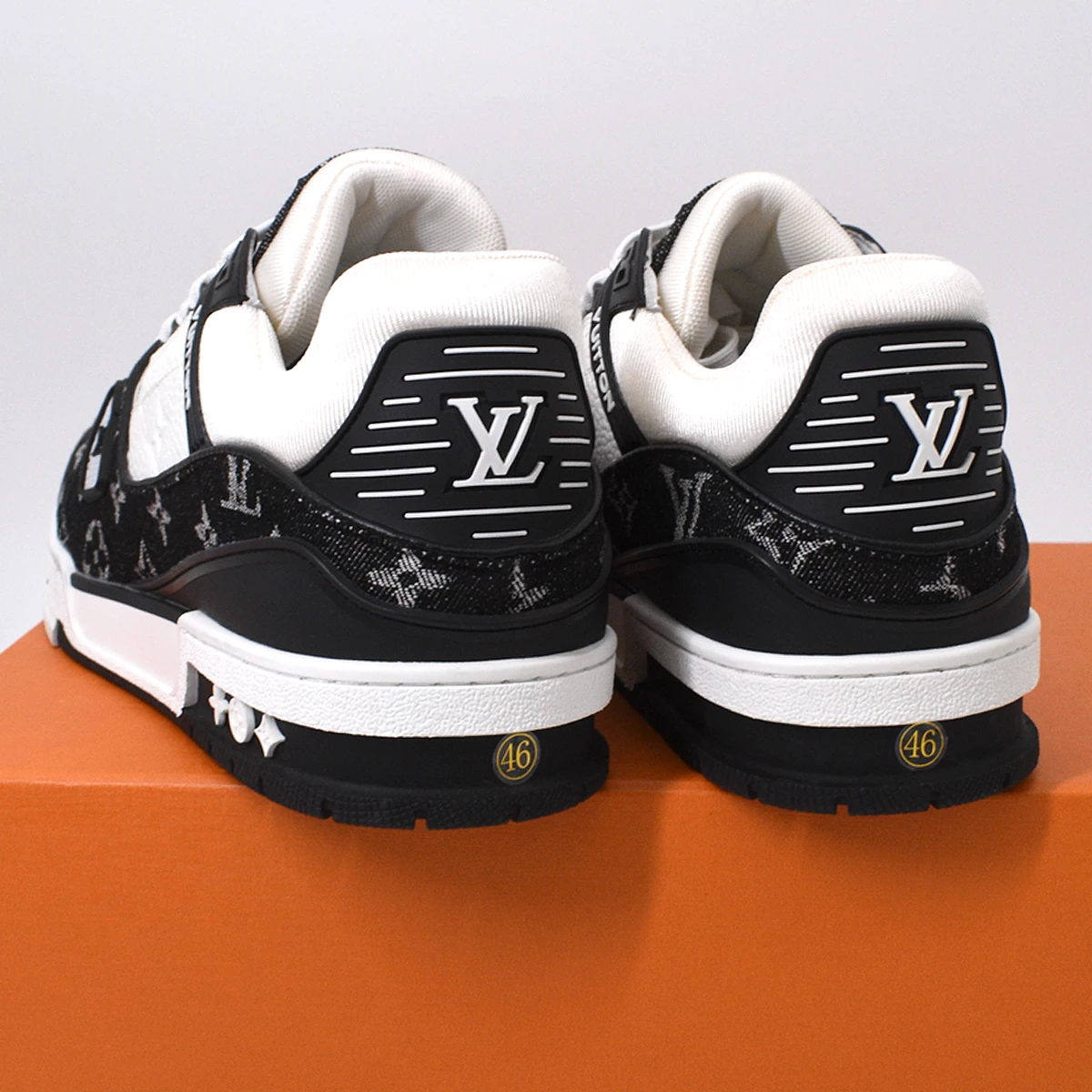 LV Trainer blanco y negro 2
