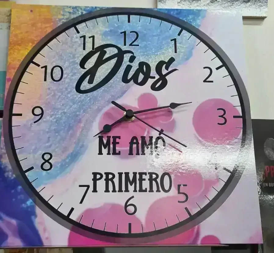 Reloj cuadrado de pared. R106