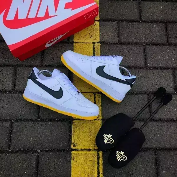 Tenis nike 4