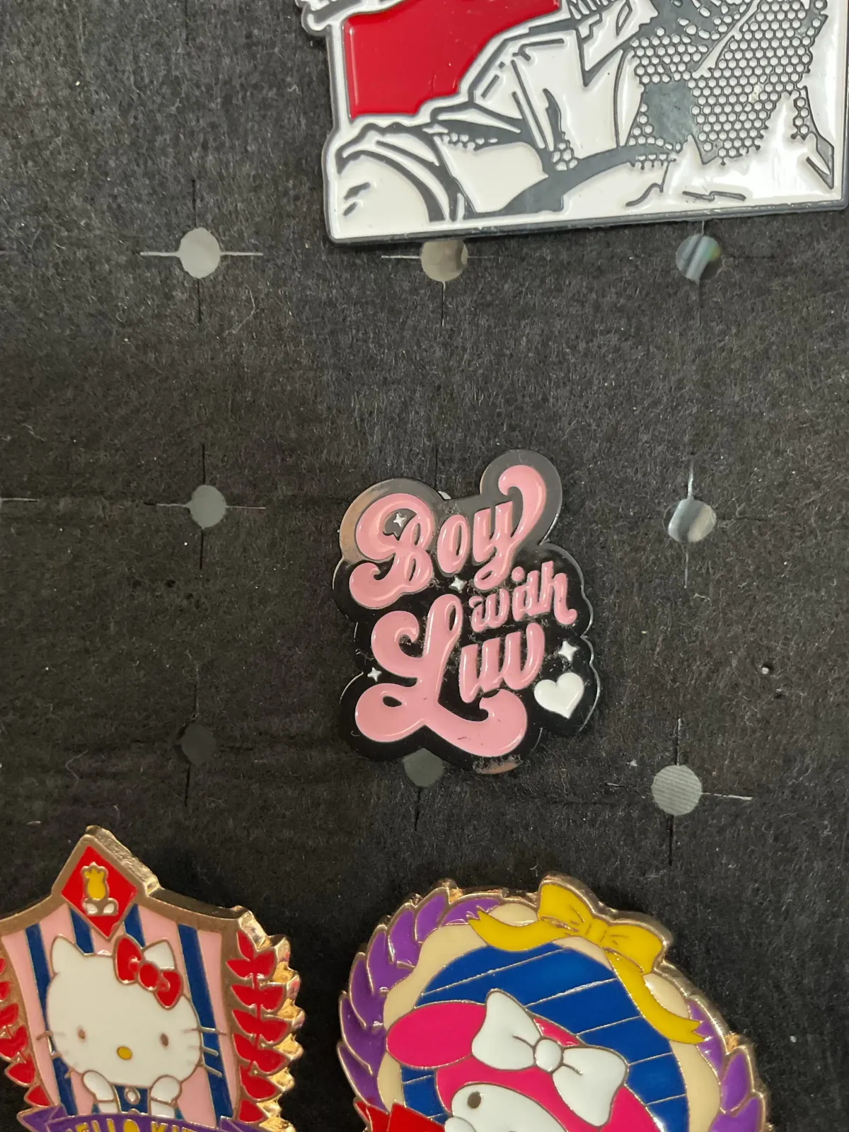 Pin Boy with Luv - BTS