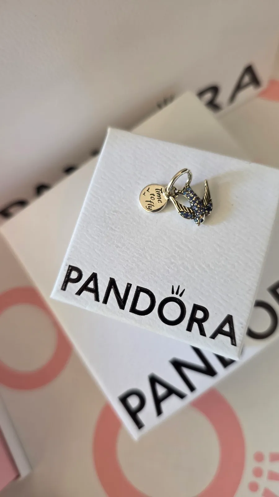 pandora charm golondrina