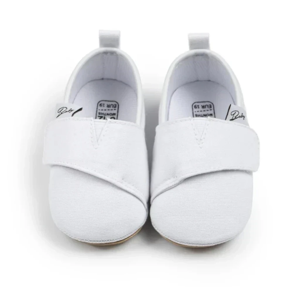 ZAPATITOS BLANCOS 3