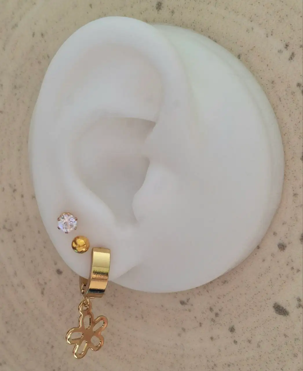 Set x3 Pares de Aretes Flor Margarita REF: J08