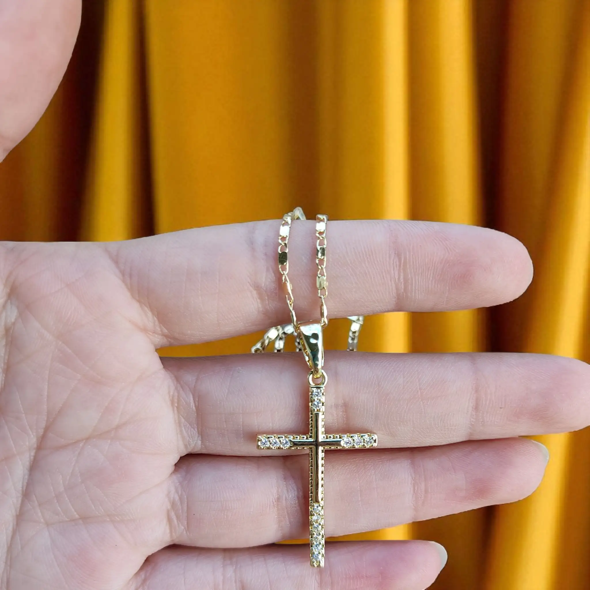 Cadena de Acero Inoxidable con Cruz de Zirconias Brillantes 2