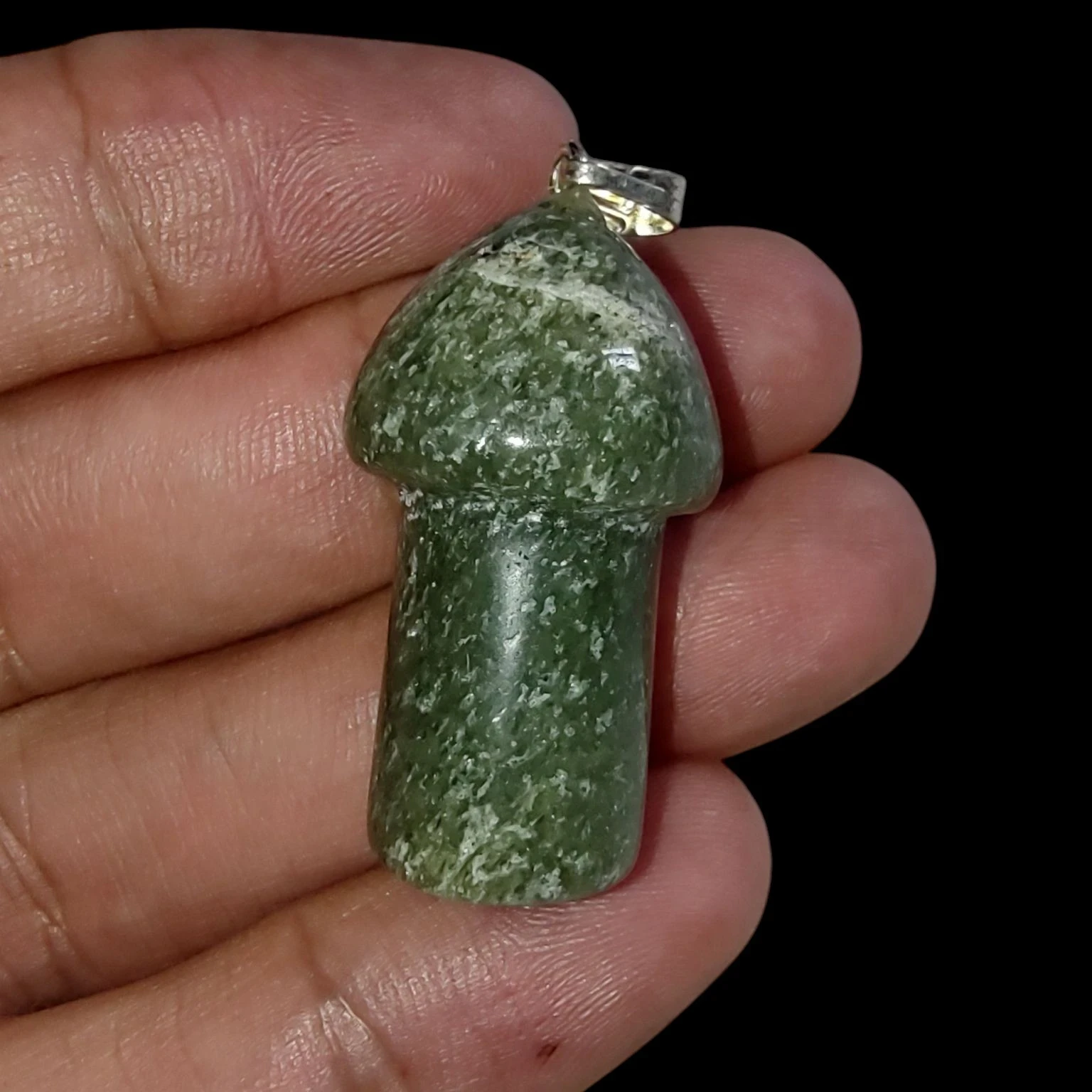 Colgante de Epidota Verde Pistacho con Baño de Plata