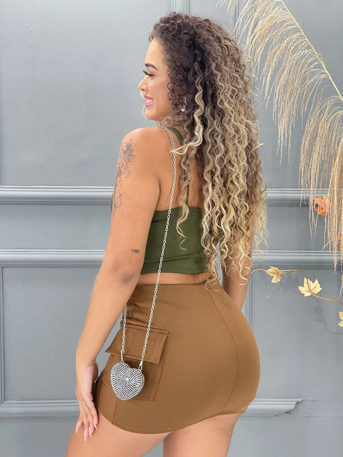 SAIA CARGO COM SHORT POR BAIXO 8