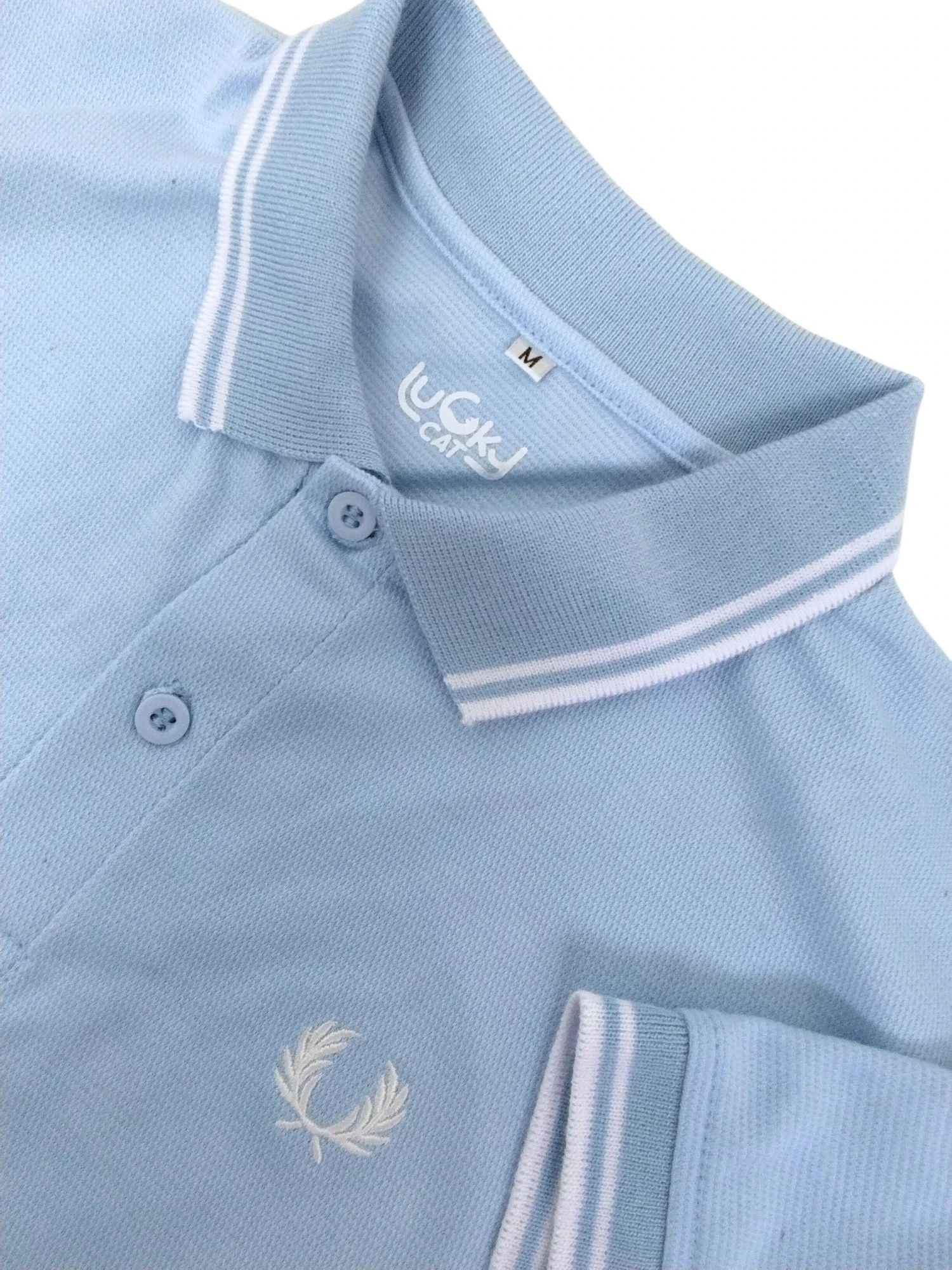 Camisa polo azul claro con blanco  2