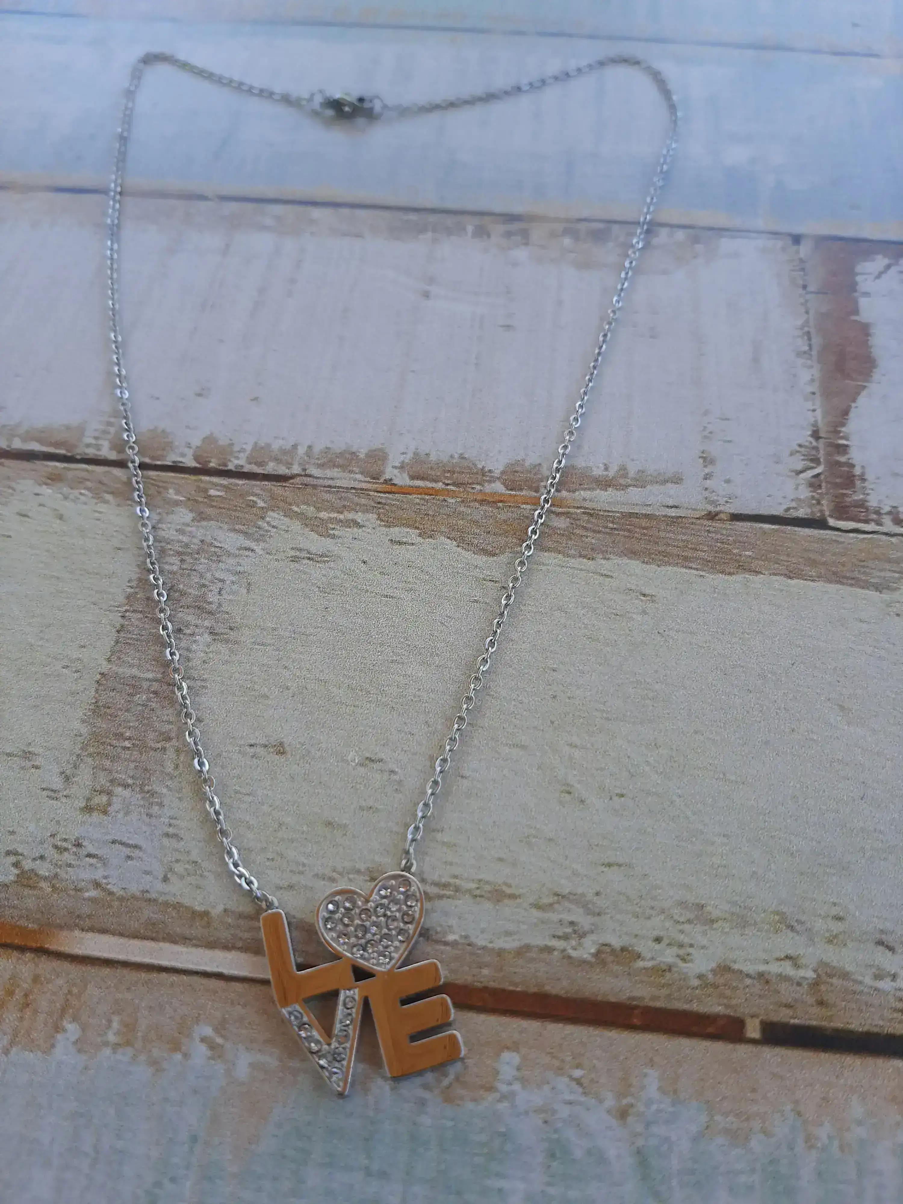 Cadena y dije "Love"