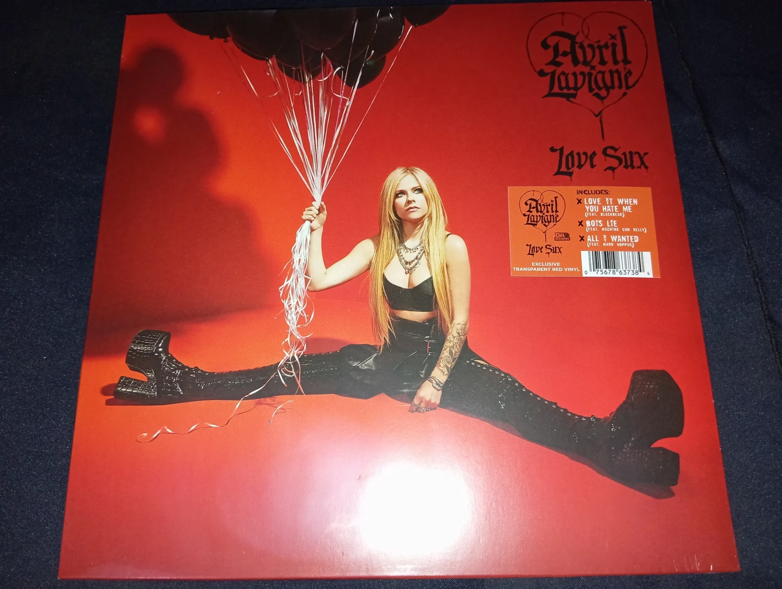 Avril Lavigne - Love Sux (TRANSPARENT RED VINYL)(CZECH REPUBLIC)