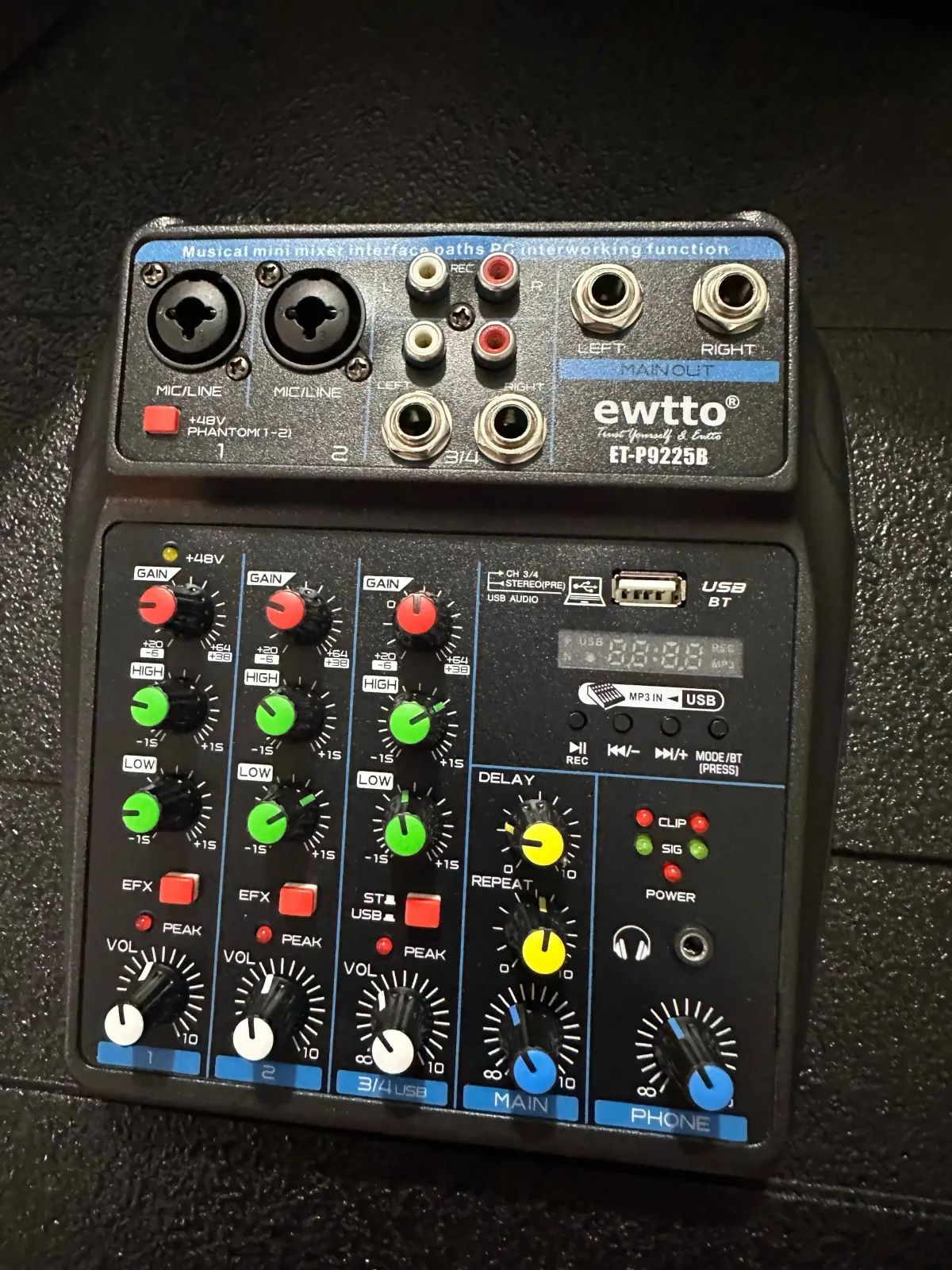 🎛Consola de sonido   ✅️Mezclador de micrófono/línea premium de 4 canales con USB y BT  ✅️ET-P9225B  ✔️USB ✔️MP3 ✔️Bluetooth   ✅️/línea de 4 canales  ✅️Control de ganancia con ecualizador de 3 bandas  ✅️Efector de reverberación  ✅️LED de pico en cada canal  ✅️Salida de auriculares y monitor con control  ✅️Pantalla digital MP3, interfaz USB, BT, grabación  ✅️Salida maestra balanceada XLR 1/4 jack  🚛envíos a todo el país 6