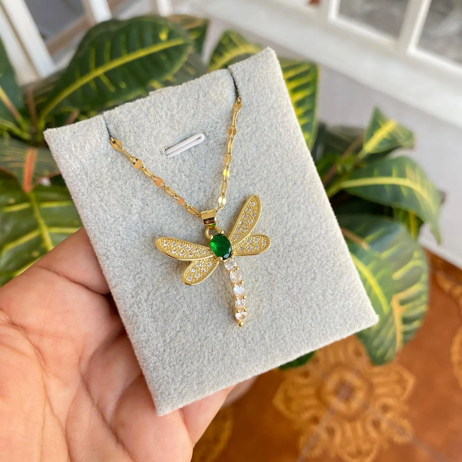 Cadena Y Dije En Acero Con Piedra Circon De Libelula Blanca Verde Esmeralda  3