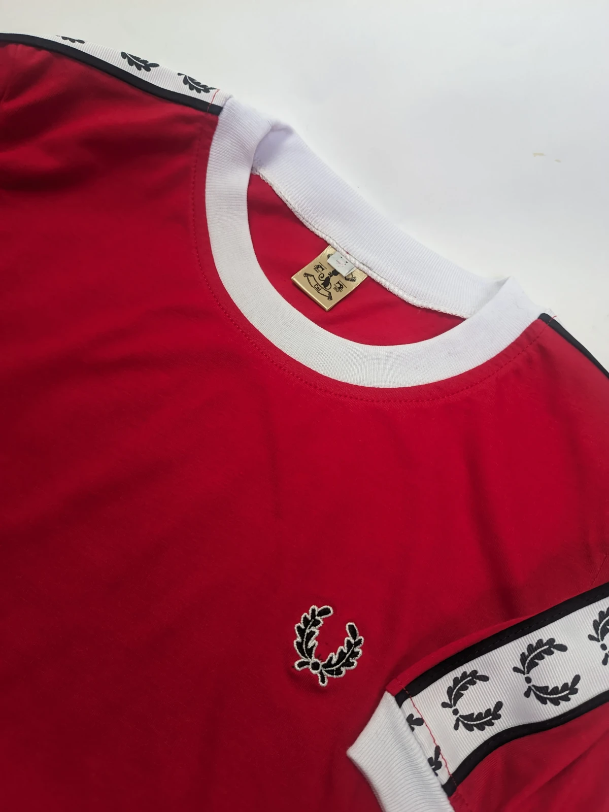 Camsieta roja cinta laureles xl 