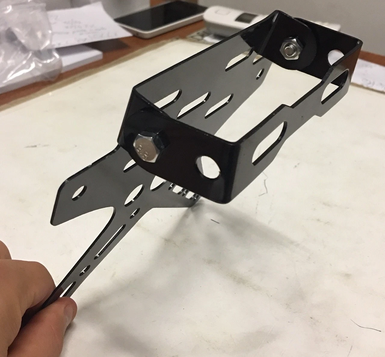 PORTA PLACA DE ALUMINIO  2
