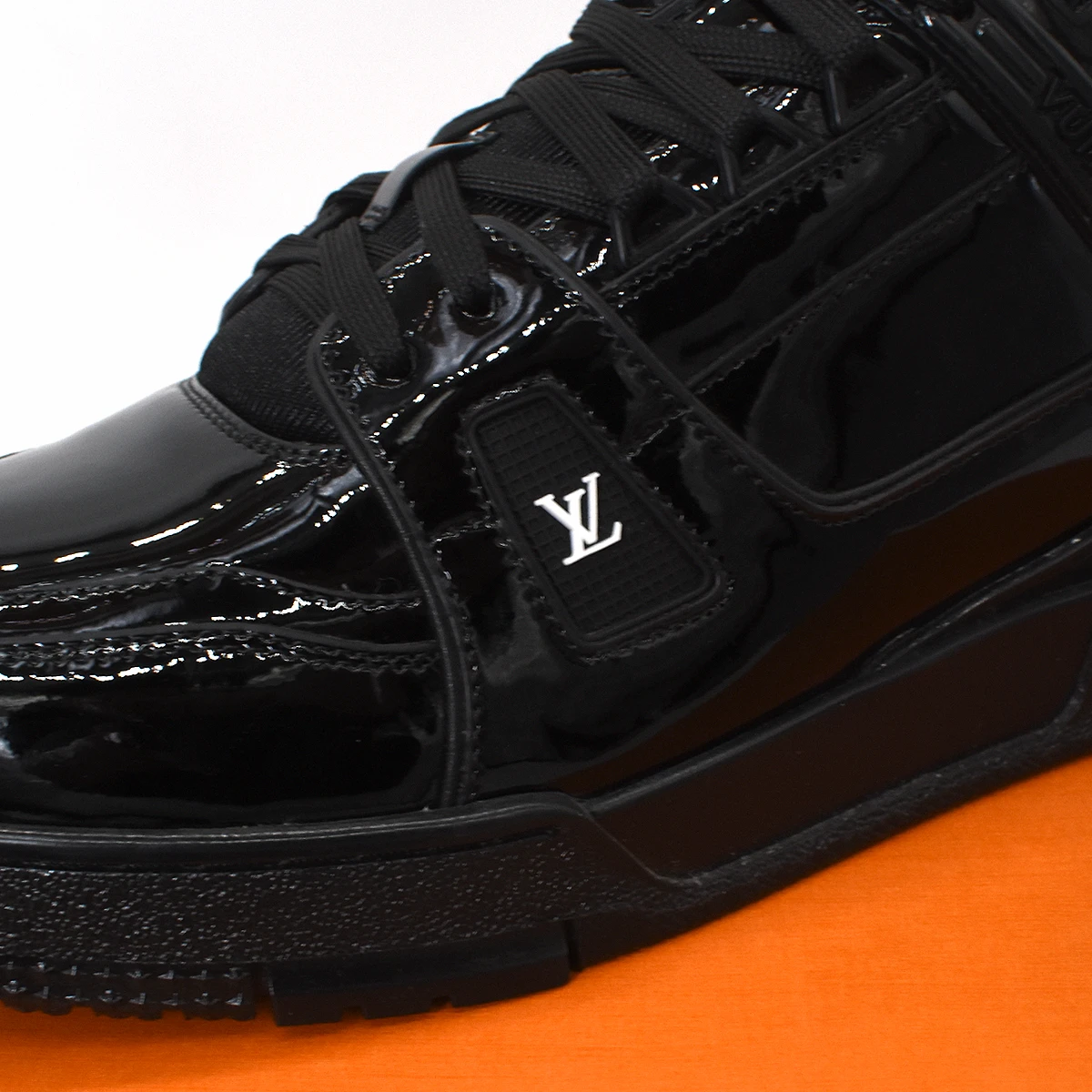 LV Trainer Negro Satin 6