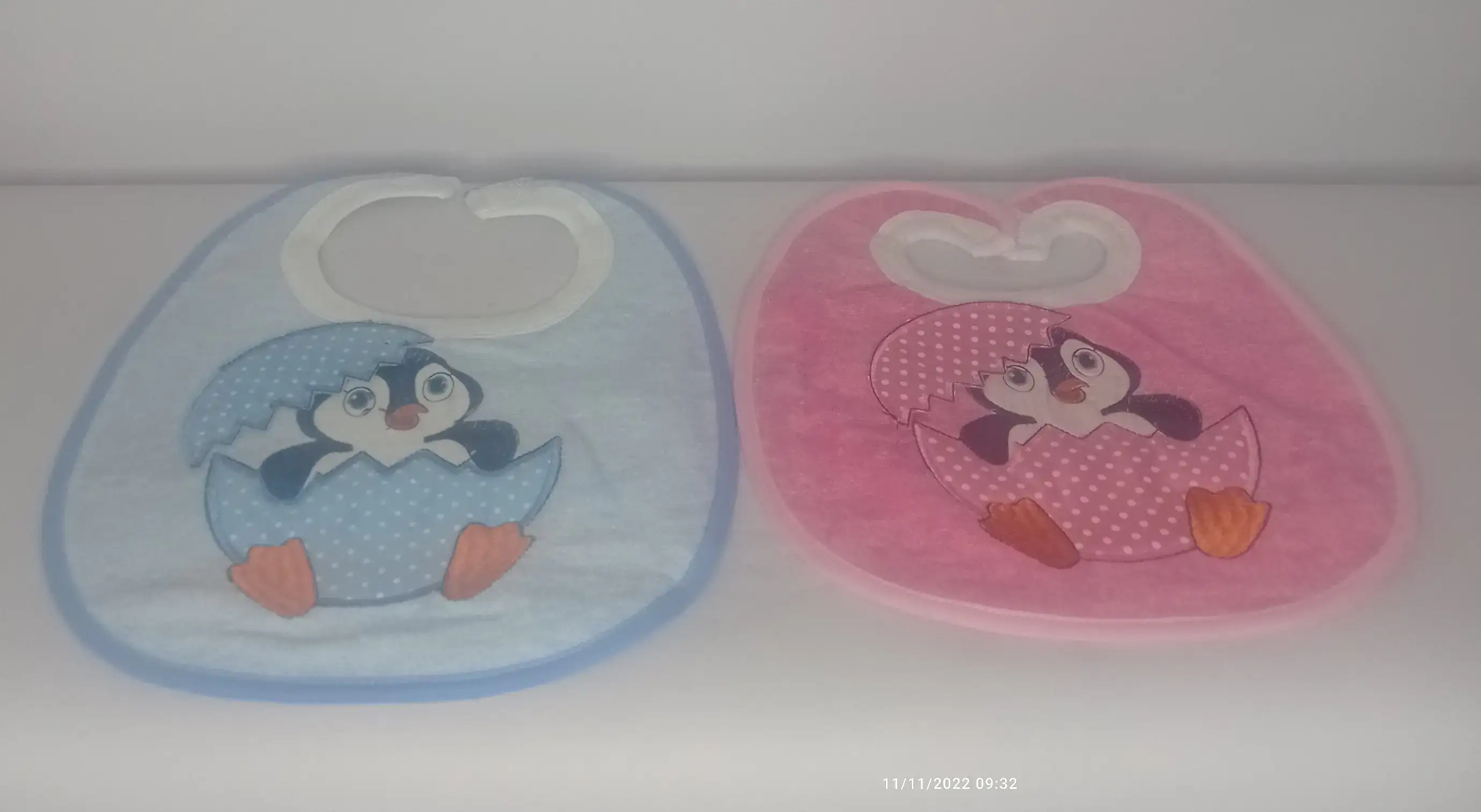 Baberos con pingüinos alto relieve