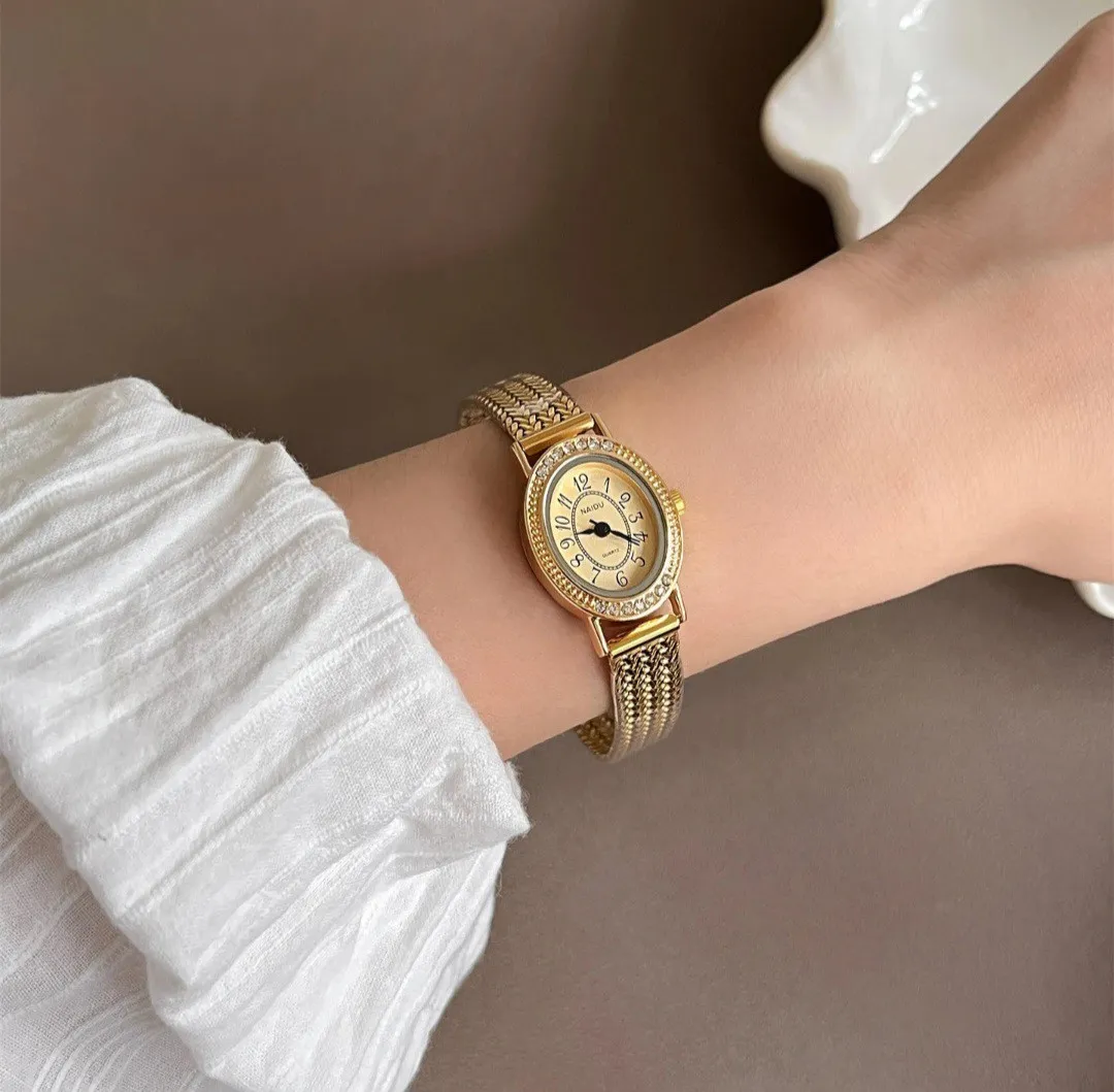 Reloj Naidu Original Acero Análogo Ovalado Dorado Fondo Dorado 2