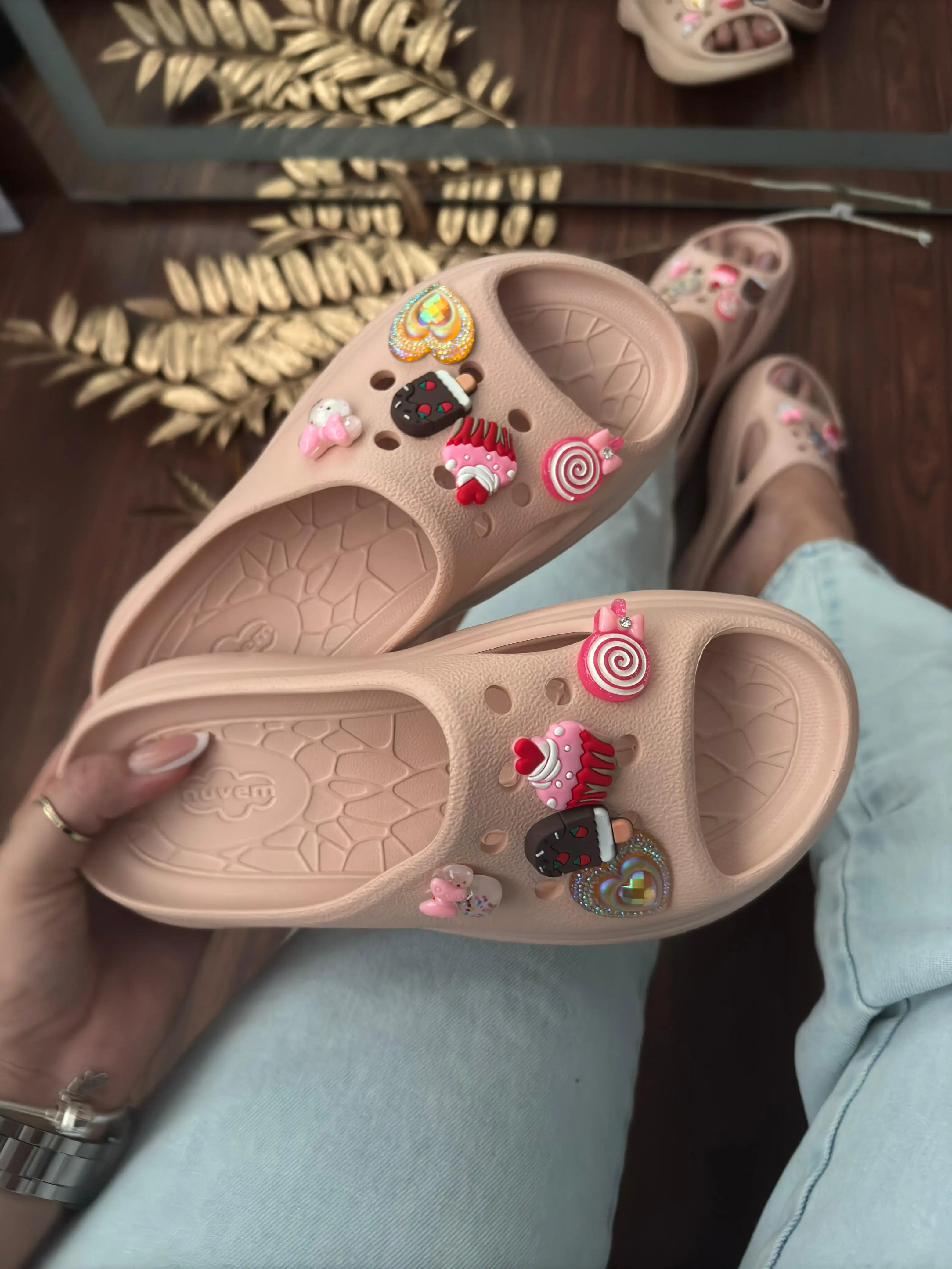 CHINELO SLIDE BOTTONS 2