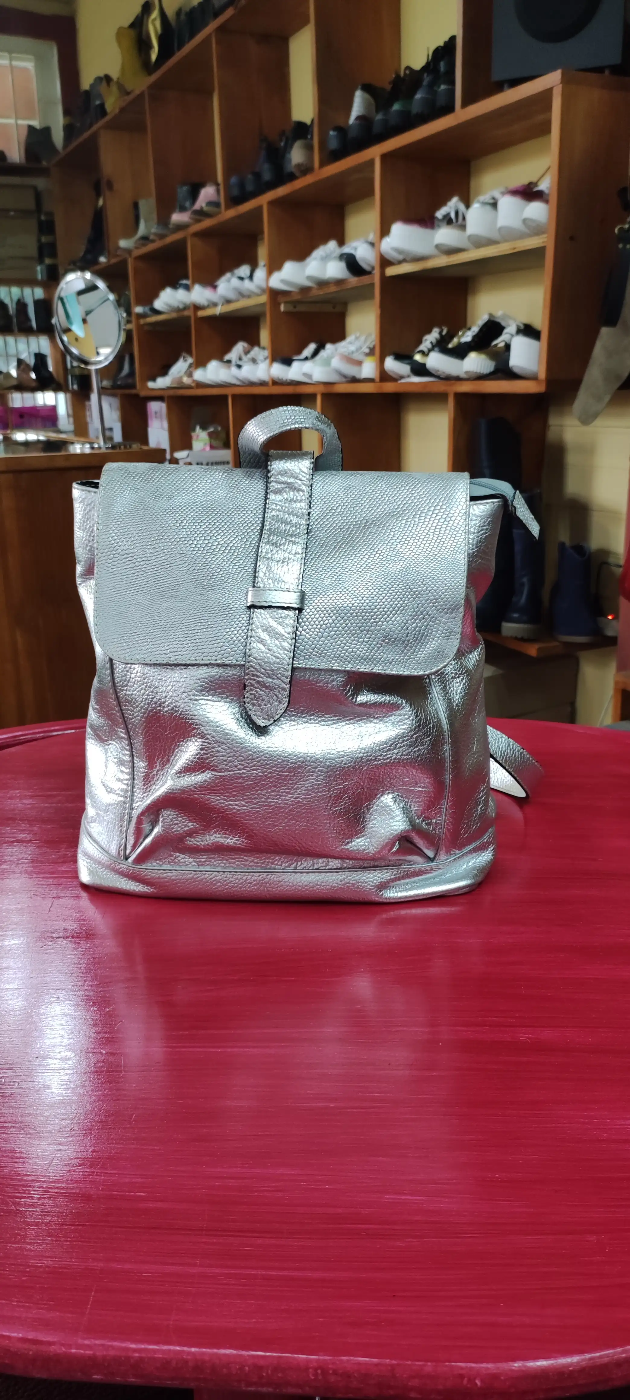 Mochila aleta  plateada 