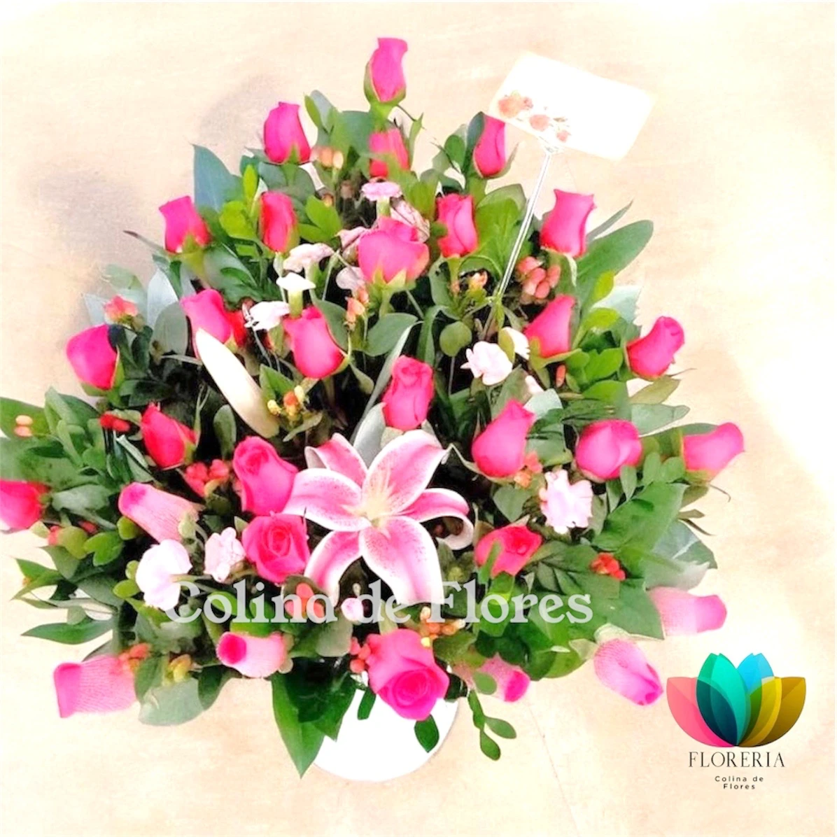 Rosas y lirio