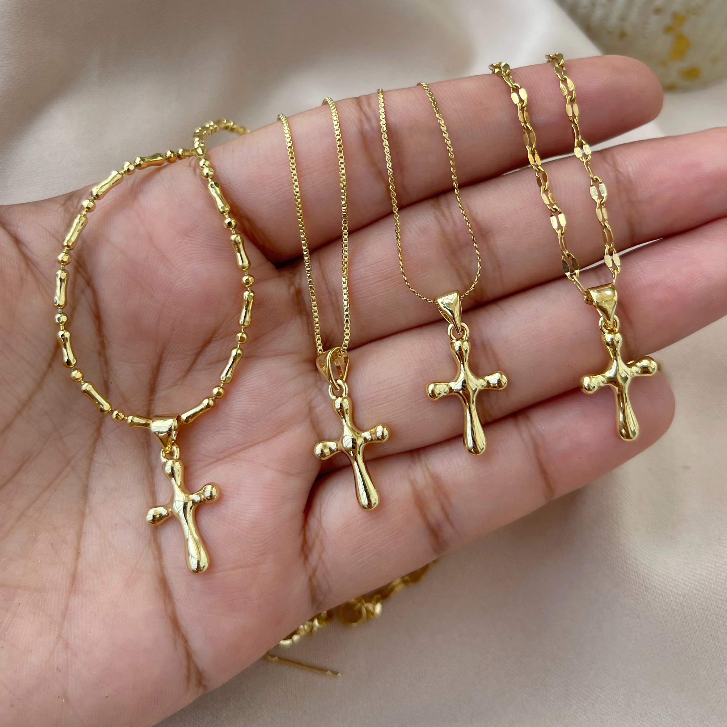 CADENA CRUZ LISA