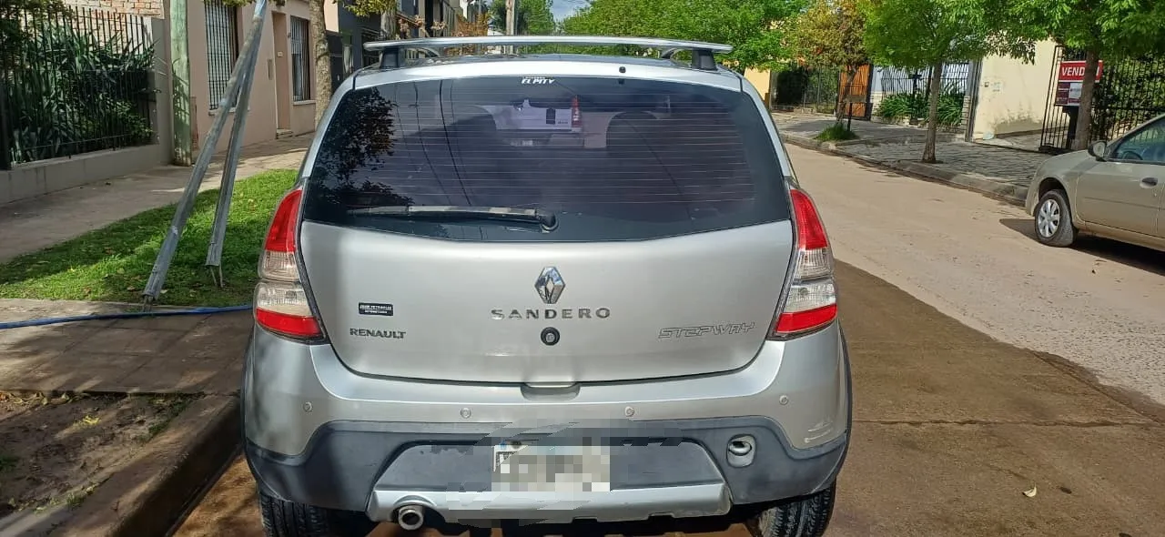 2013 nafta gnc  todo al dia .. se va tranferido 140.000 km  4