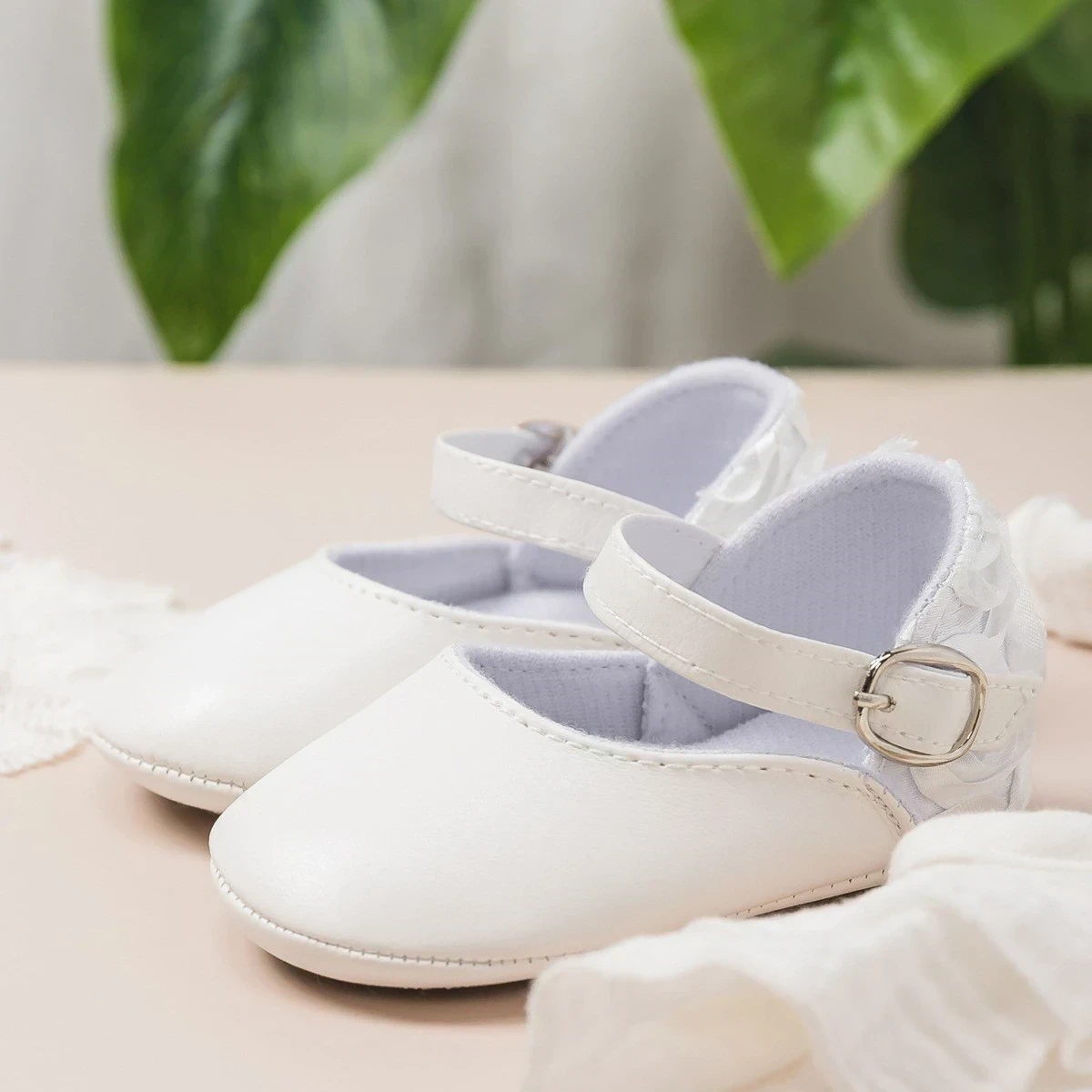 ZAPATITOS BLANCOS FLORES 