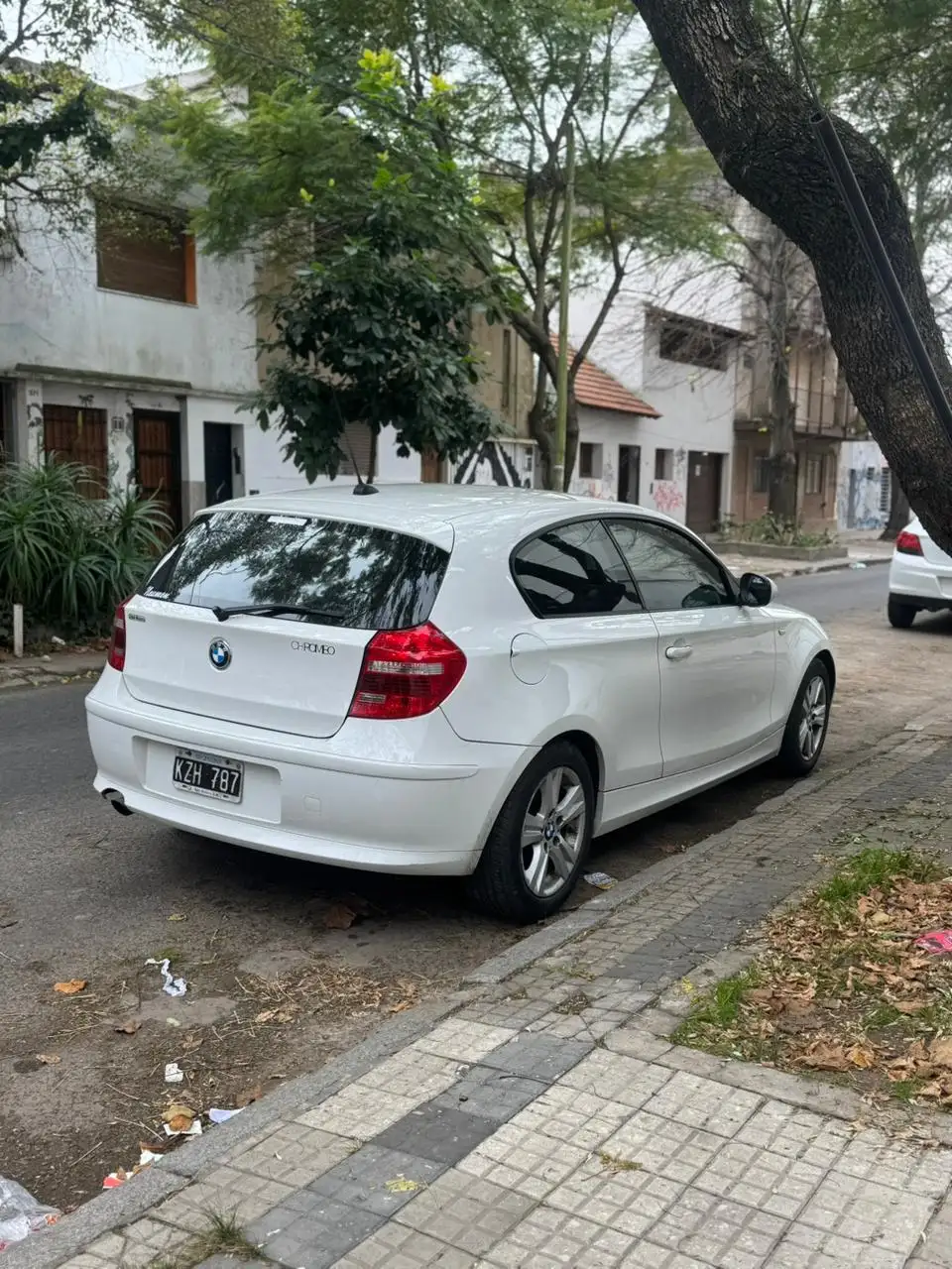 BMW 116i  2012  150 mil km  Motor 1.6  Todos los papeles titular al día  Se va transferido  precio en dolares 3
