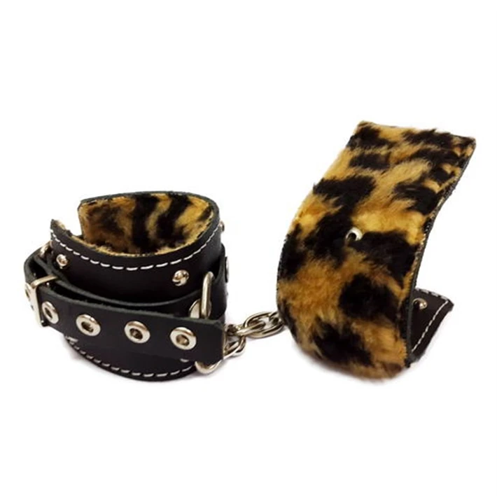 Esposas de CUERO cn Mosqueton Y Peluche Animal Print