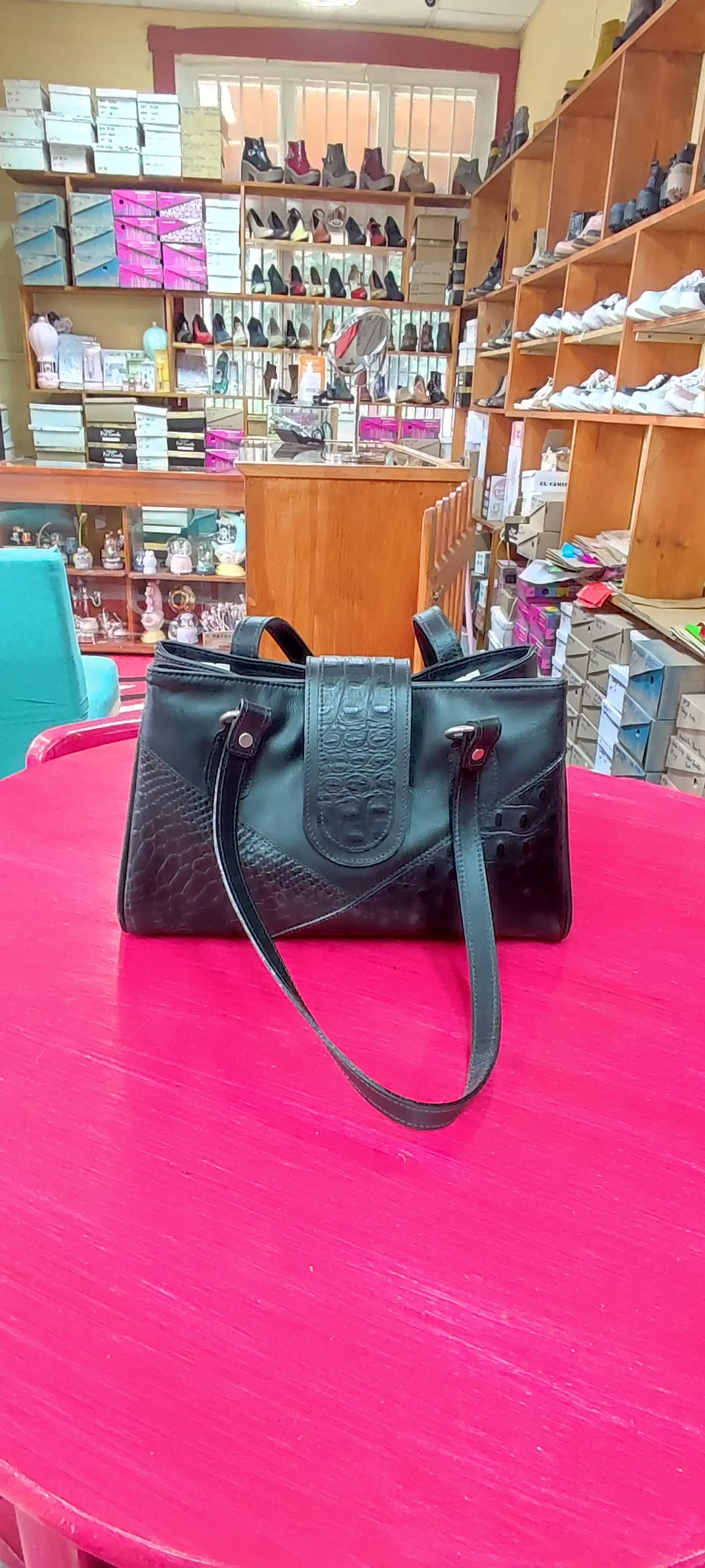 Cartera de mano negra 