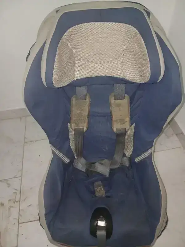 Sillita de bebe bebesit usada pero en buen estado Andan los cinturones y el apolla cabezas se levanta Las fundas se sacan para lavar