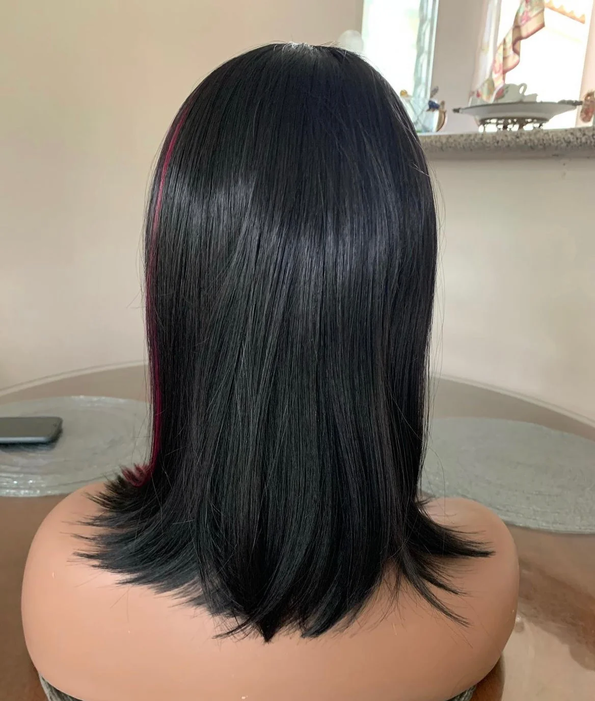 Peluca 14” con mechones fucsia  3
