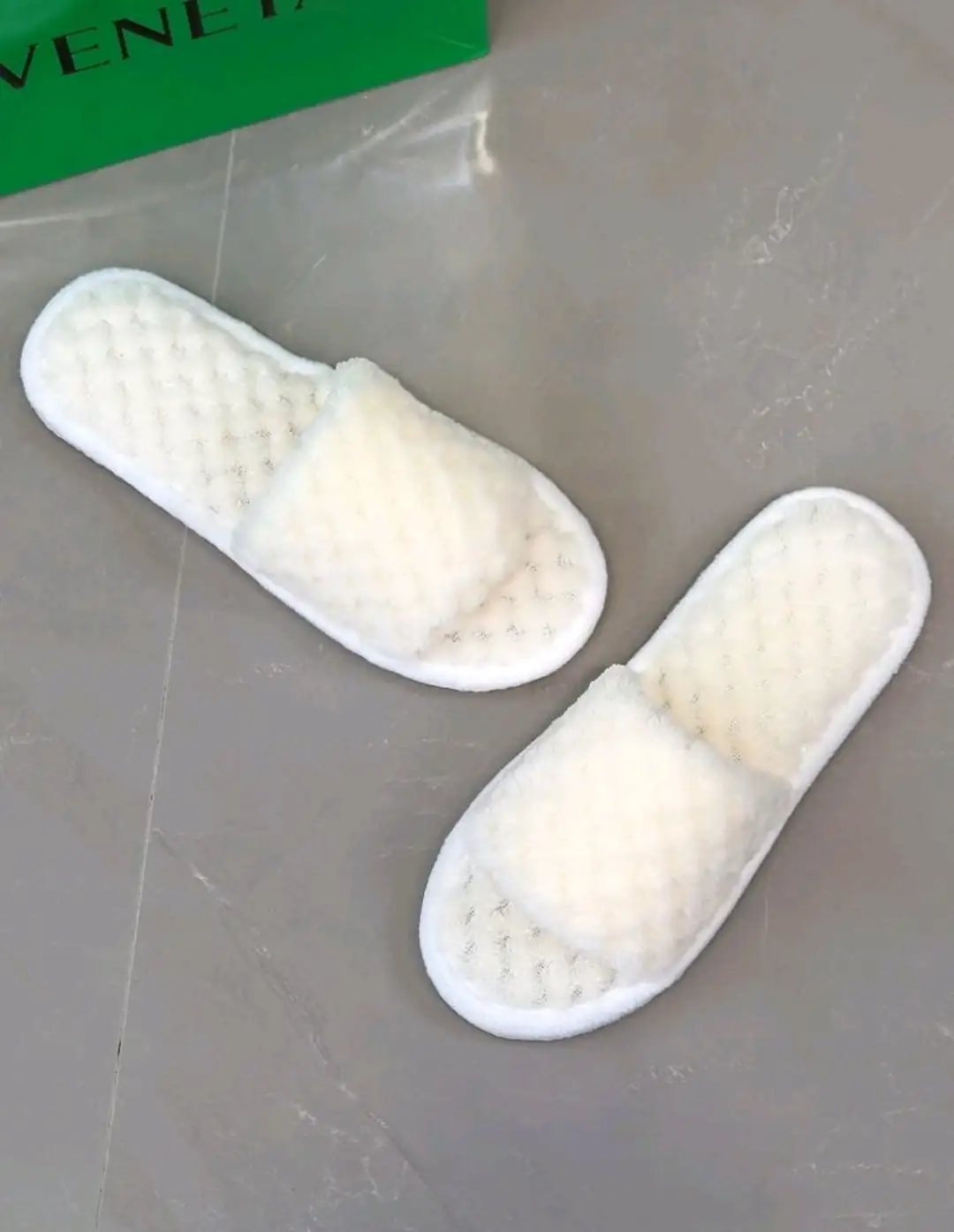 Zapatillas de dormitorio color blanco 