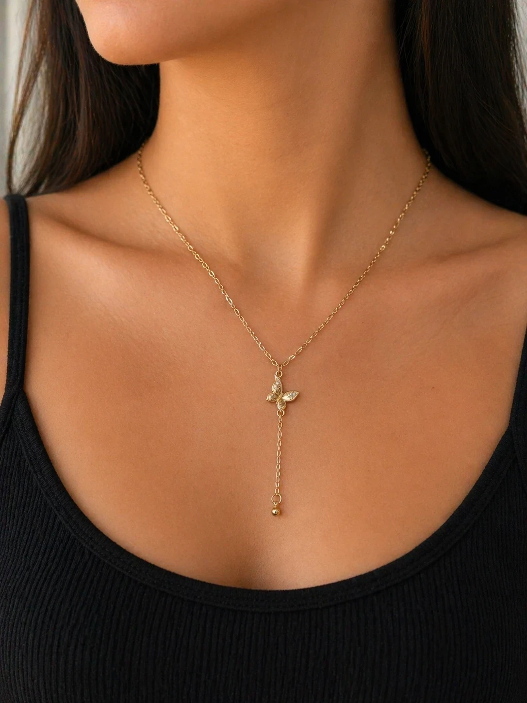 Collar mariposa colgante en oro laminado 