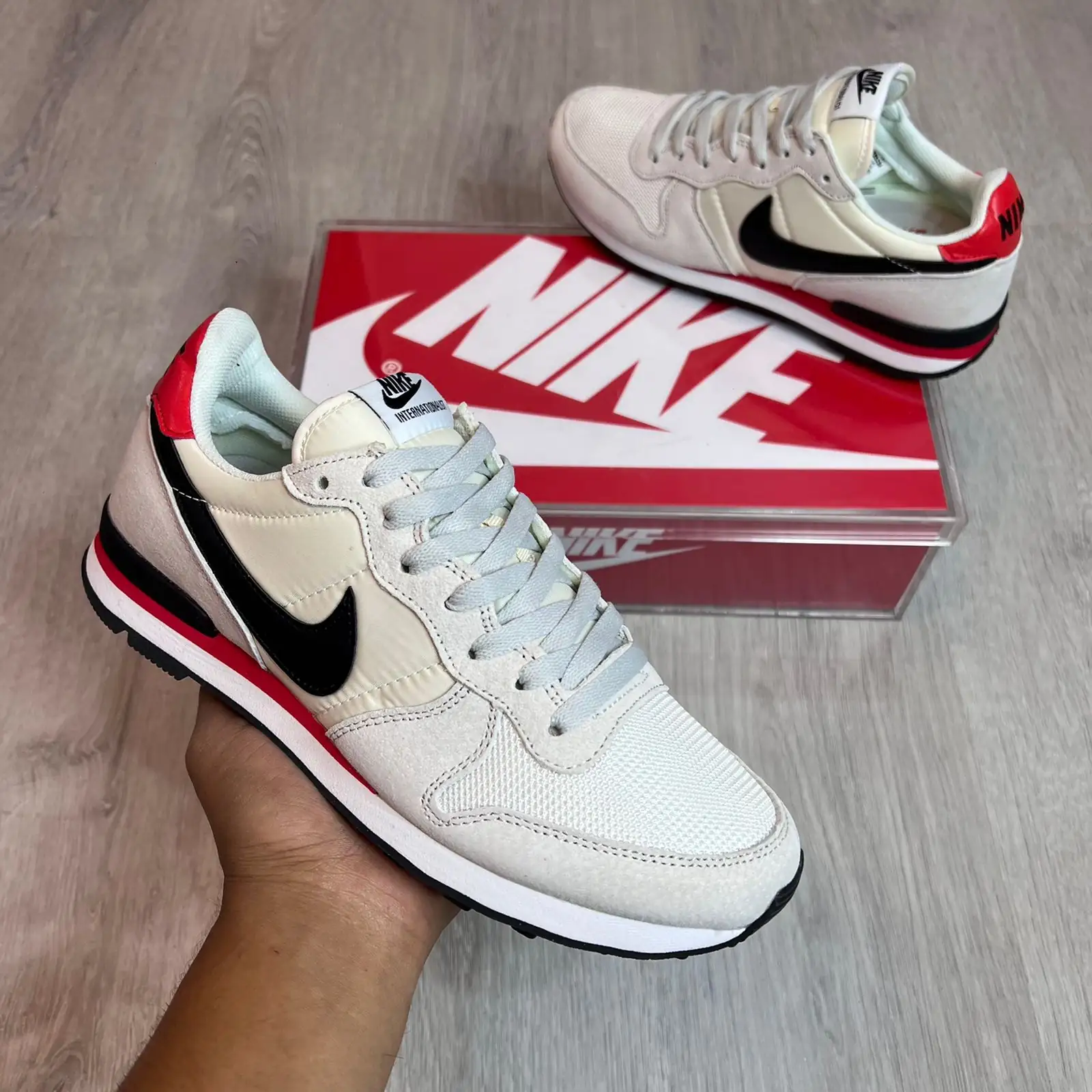 NIKE INTERNACIONAL hombre  2