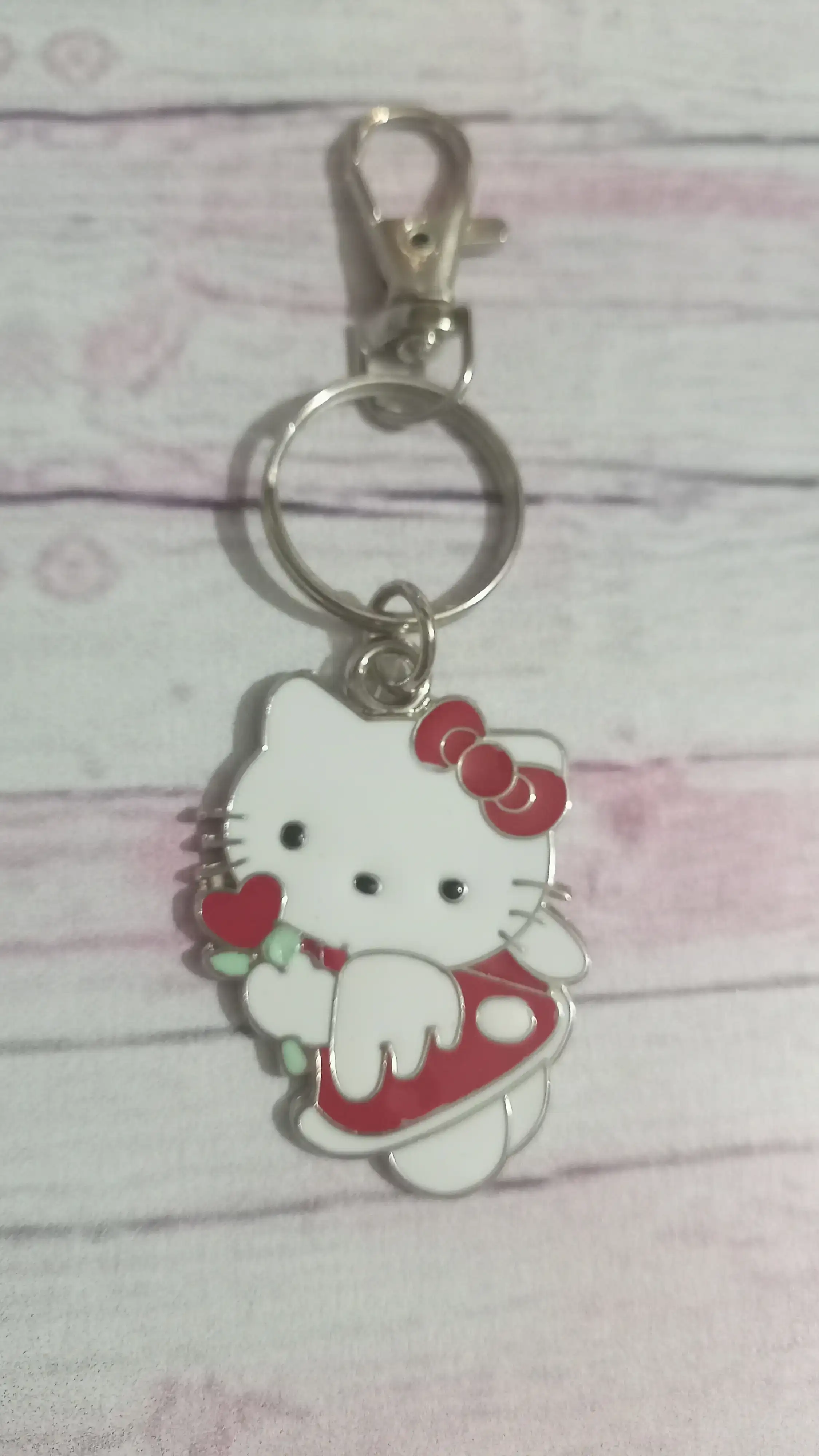 Hello Kitty esmaltado