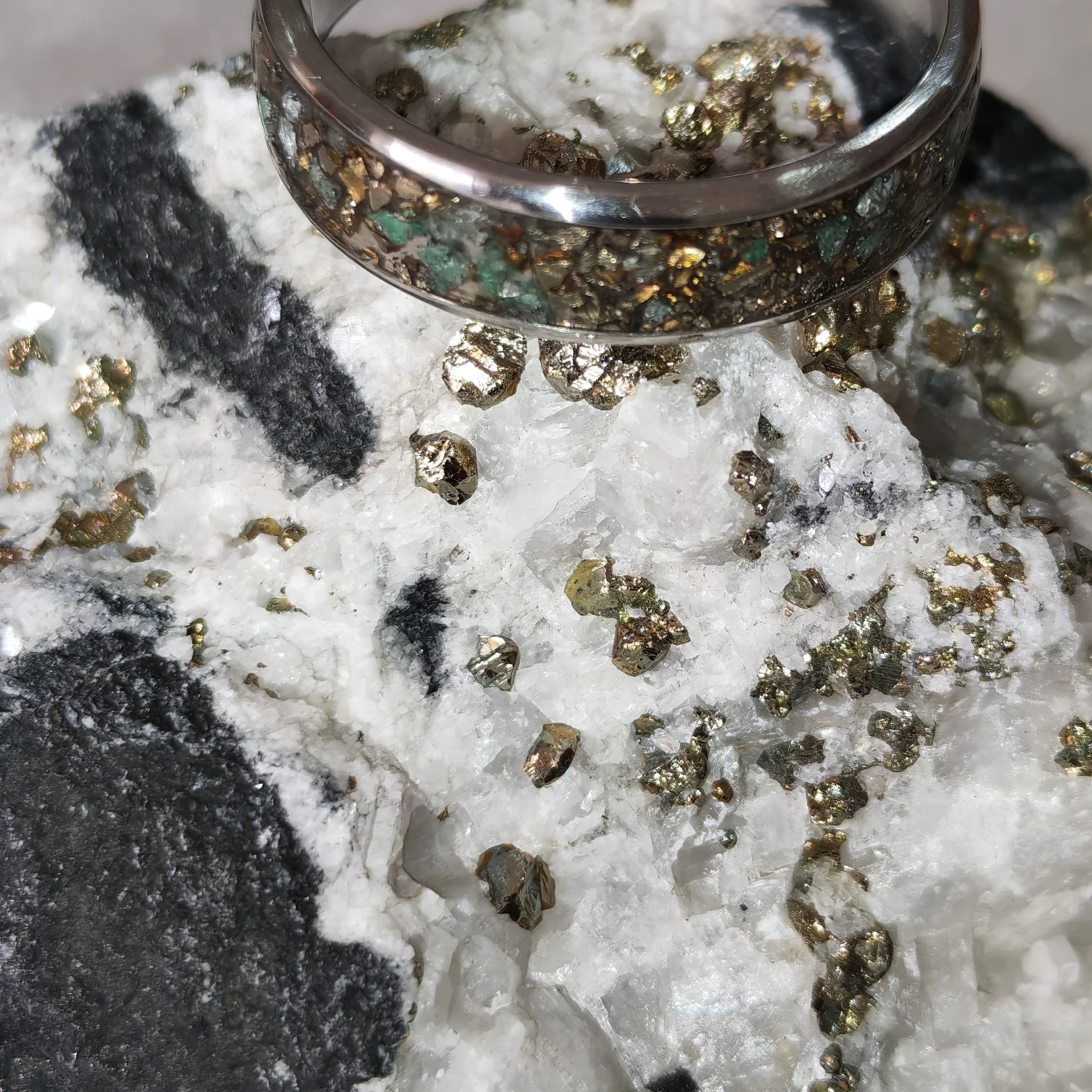 Anillo de Esmeraldas y Pirita Talla 11 2