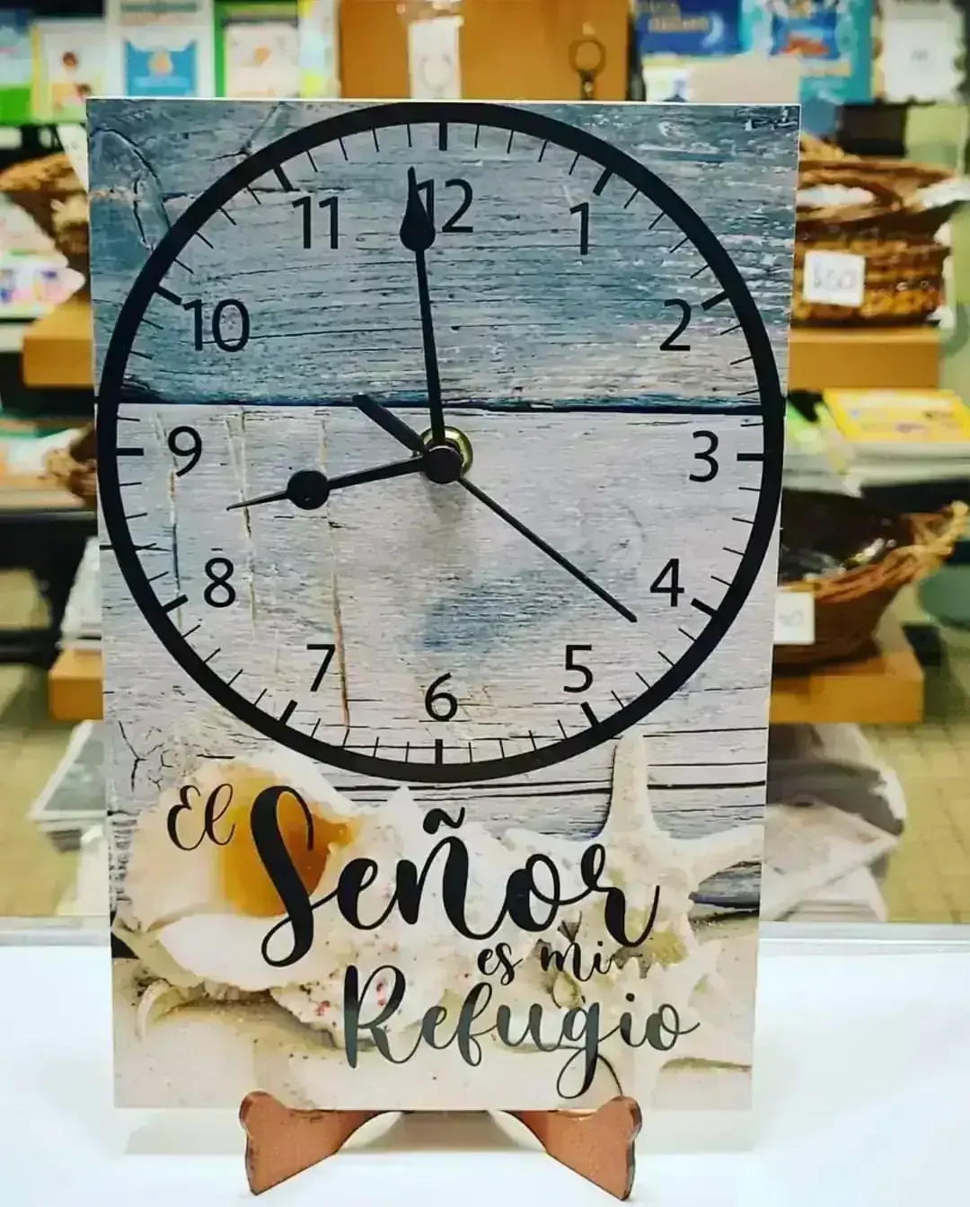 Reloj chico pared. R6