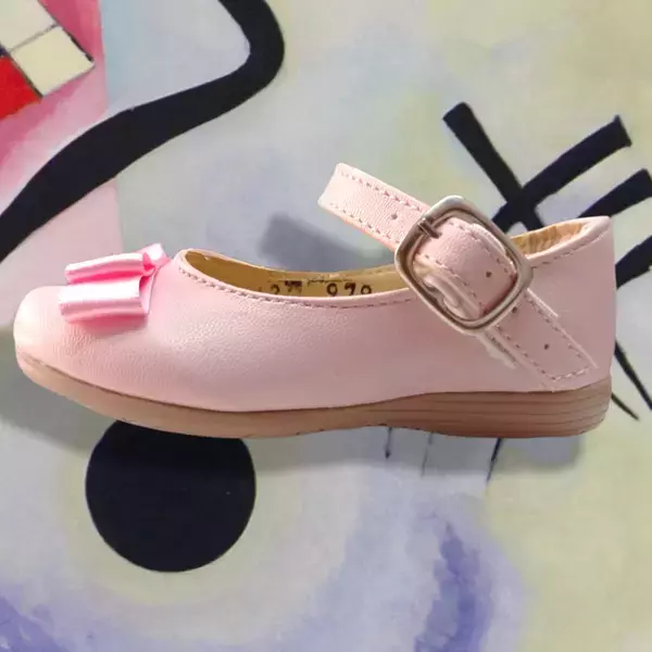 Zapato rosa para niña, con listón.  4